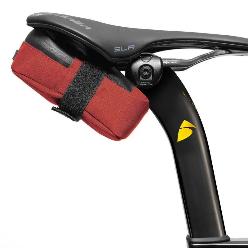 Almsthre Signature 0.6-litre Saddle Bag in Rust Red