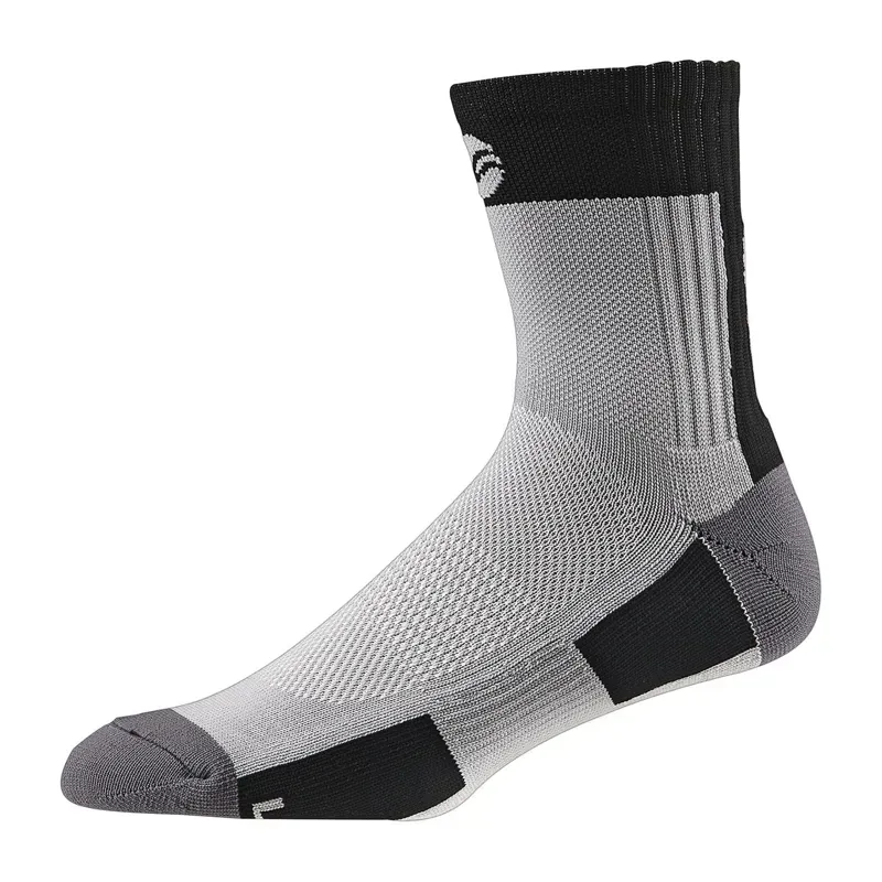 Giant Realm Quarter Socks in Gray