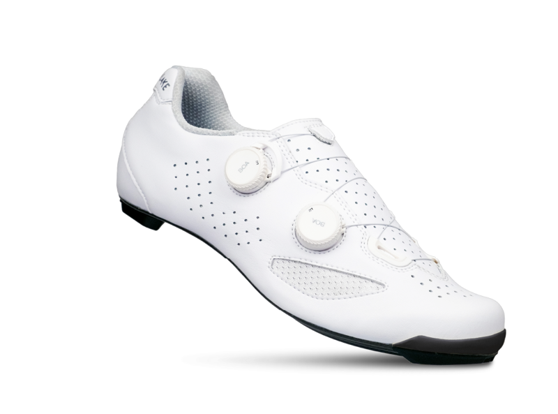 CX239 Wide White/Black 44-5