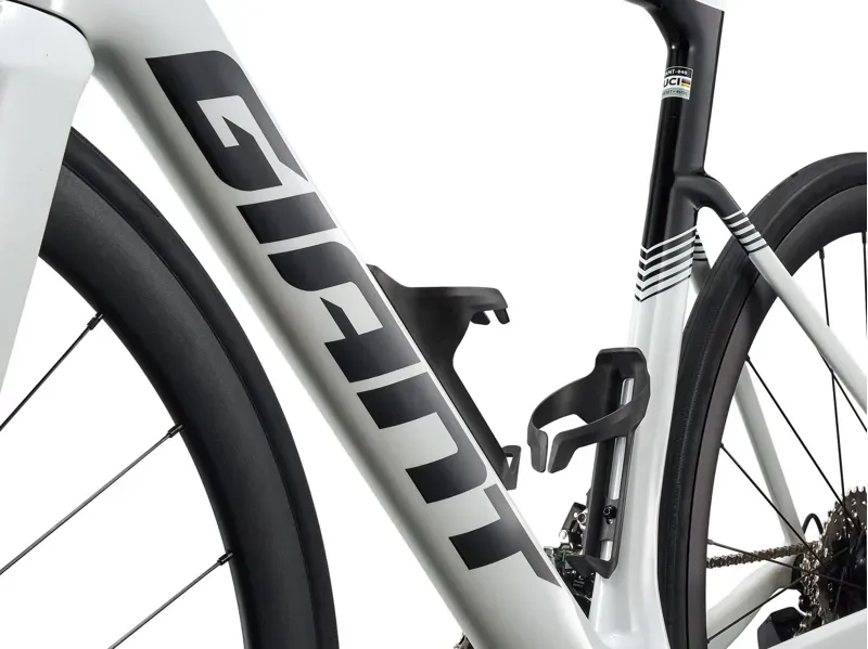 Giant Propel Advanced 2 Aero Race Bike in White-2