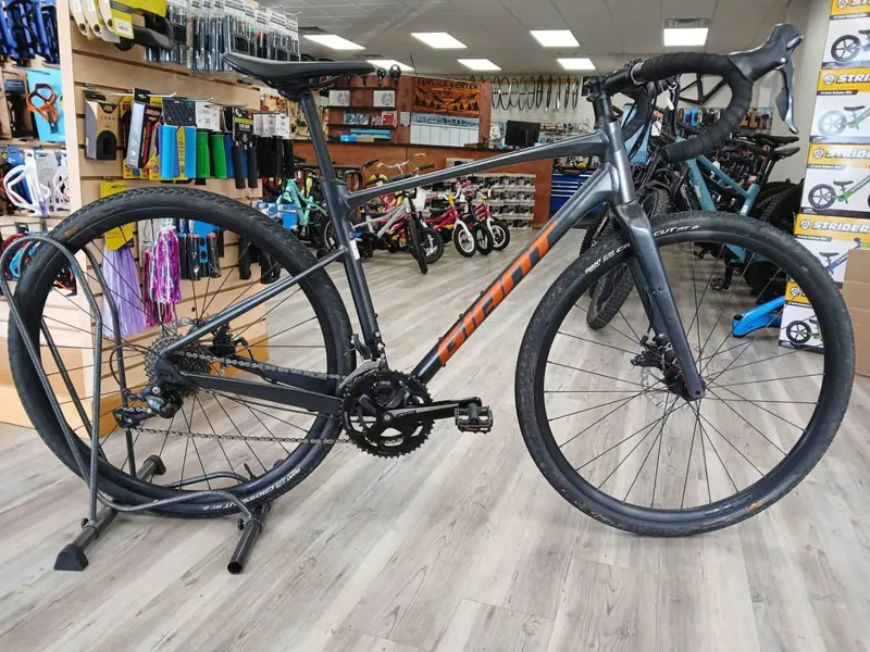 Pre-Owned - Giant Revolt 2 Med