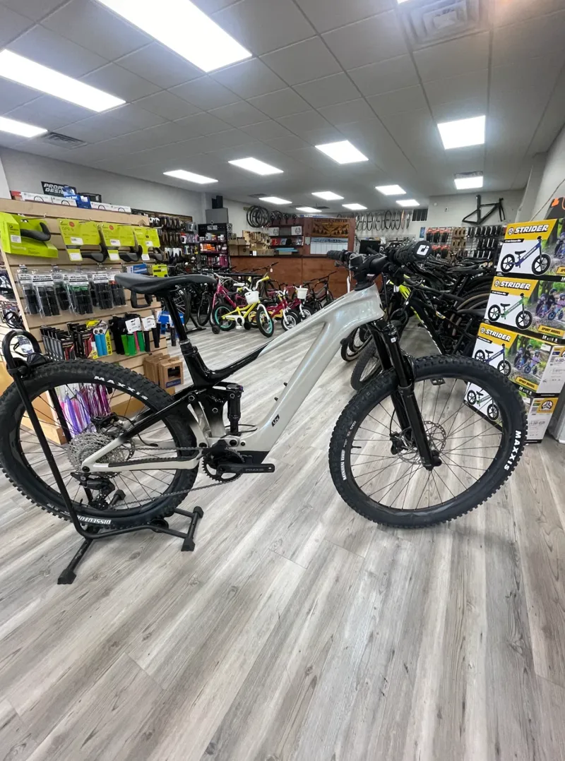 LIV Intrigue X Advanced E+ Elite 3 - Shoreline-Pearl White - Medium