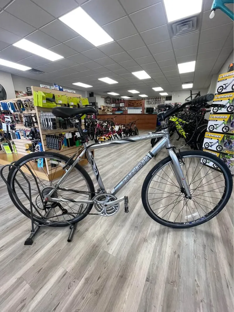 Trek 7300FX Hybrid bike - 20inch - LARGE