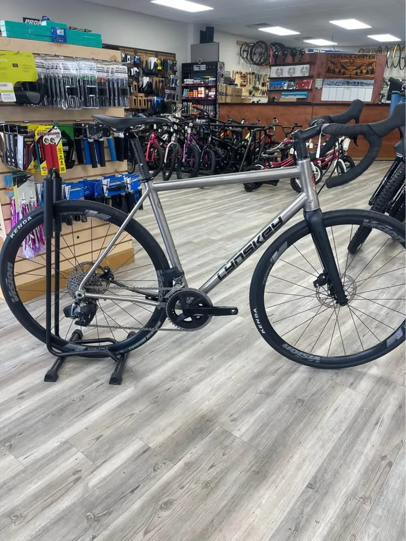 2023 Lynskey R300 Titanium Road bike - LARGE