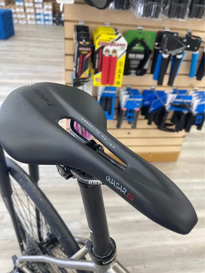 2023 Lynskey R300 Titanium Road bike - LARGE-9