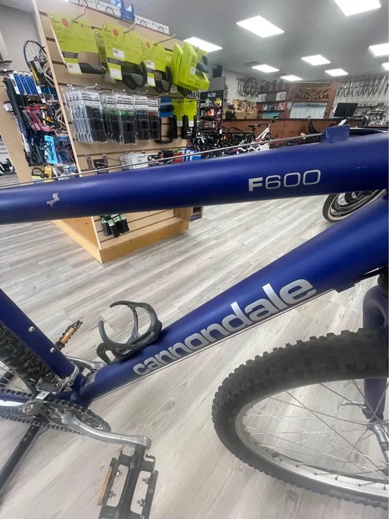 Cannondale F600 Mountain Bike - Large