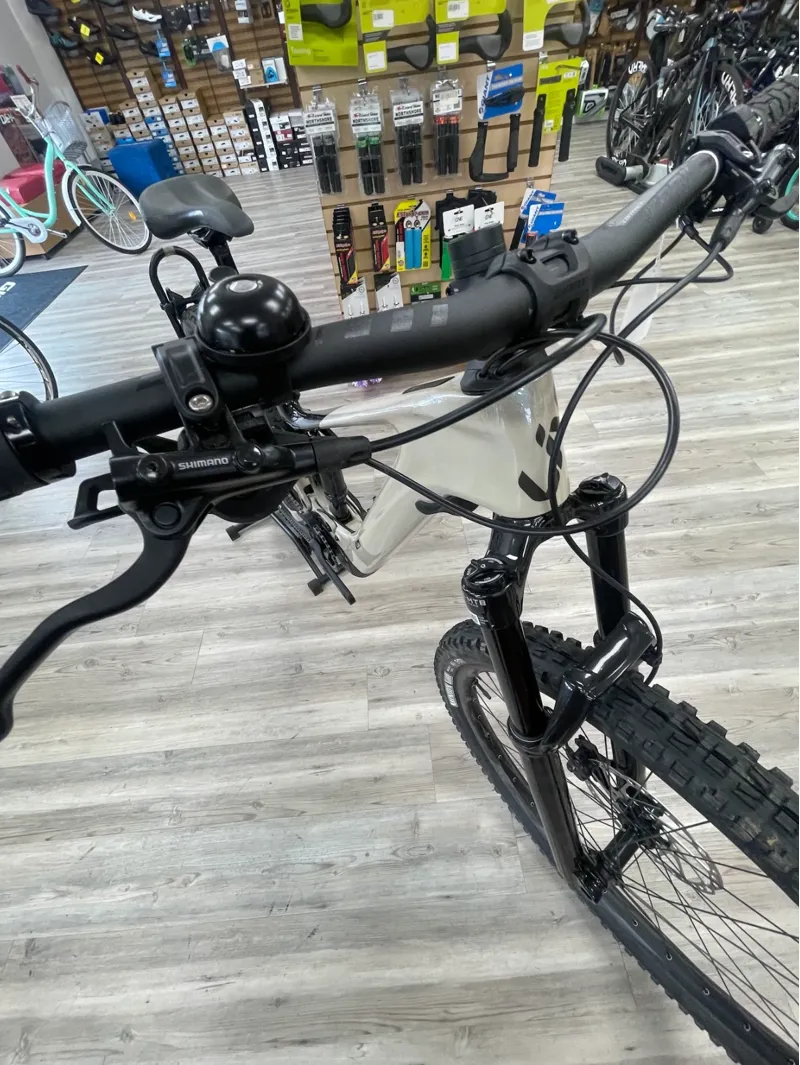 LIV Intrigue X Advanced E+ Elite 3 - Shoreline-Pearl White - Medium-1