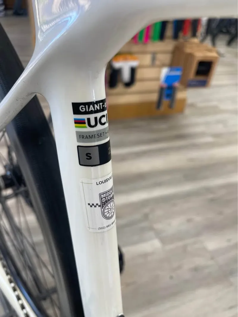 Custom TCR Advanced - Di2 105 plus Carbon Wheels - 52cm - S-1