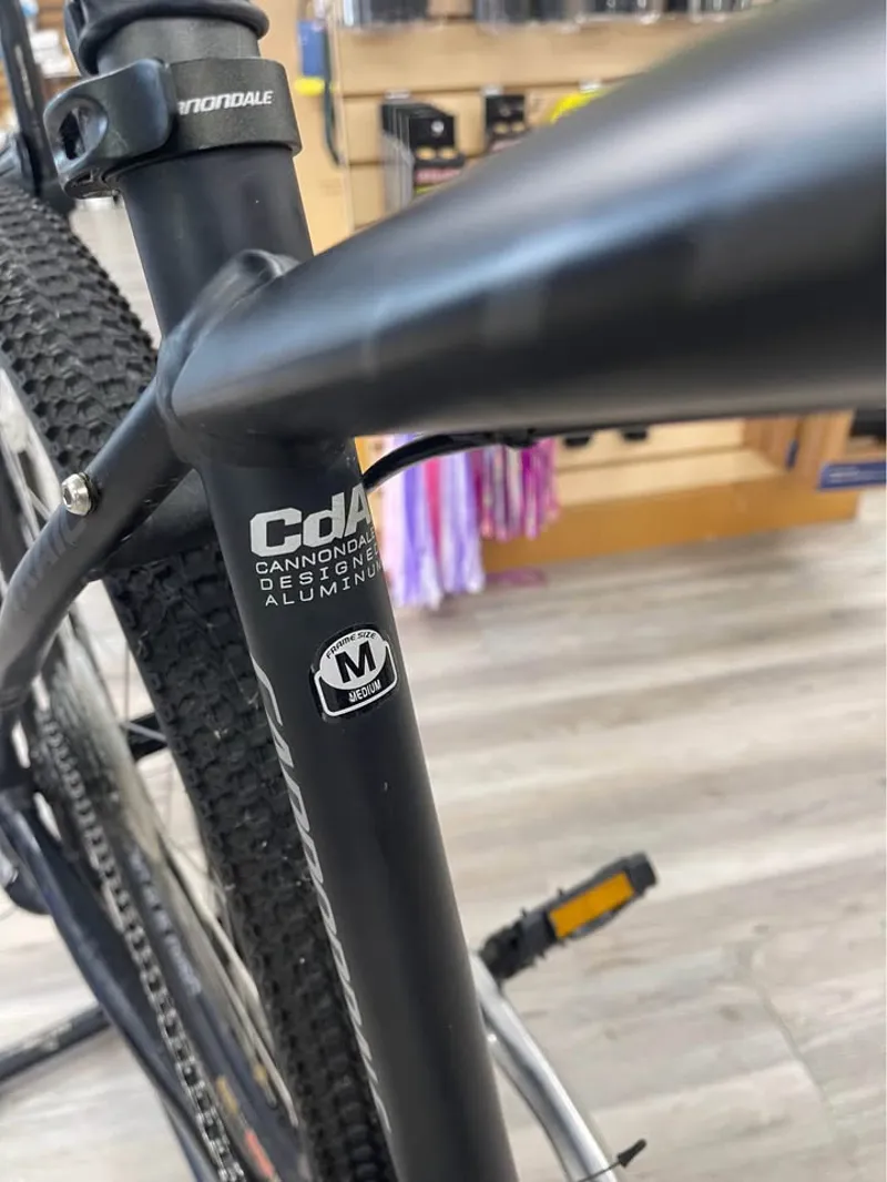 Cannondale SIX Hardtail Mountain bike - MEDIUM-2