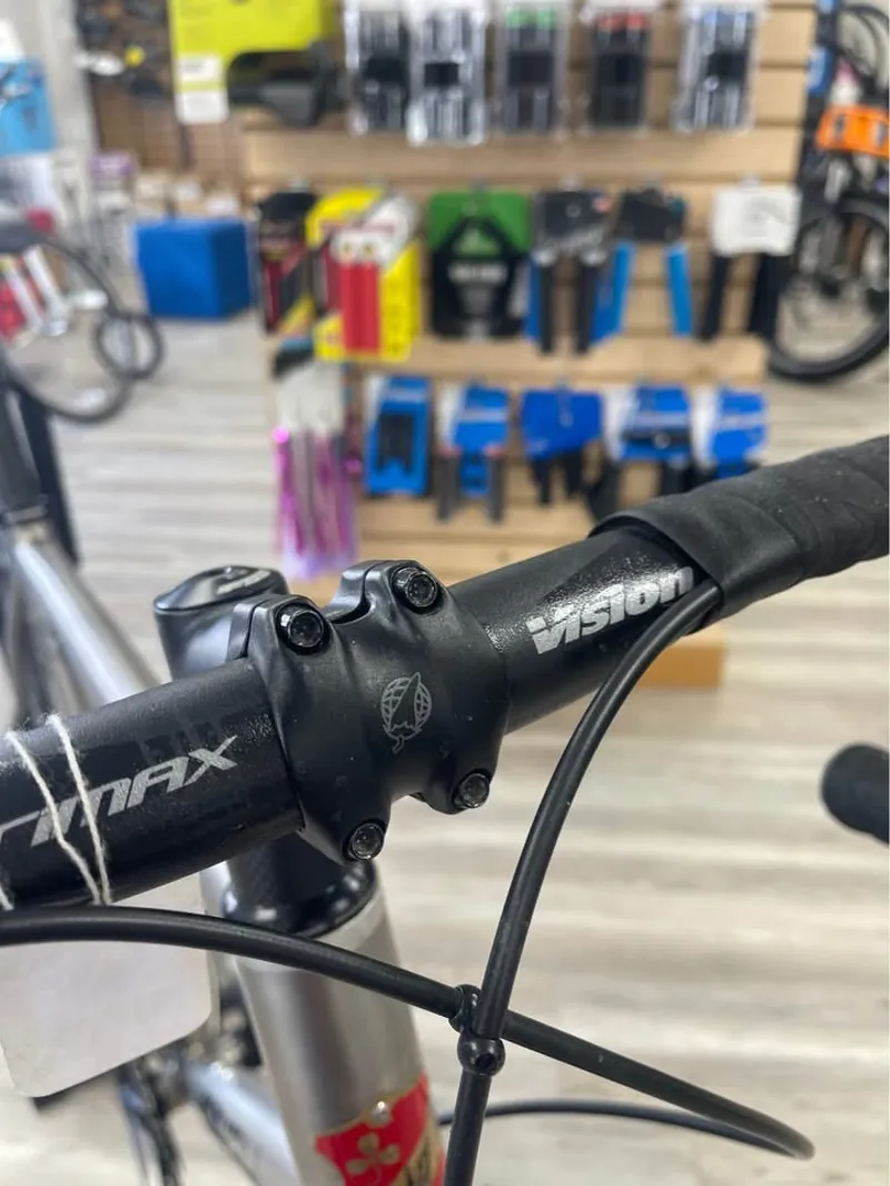 2023 Lynskey R300 Titanium Road bike - LARGE-3