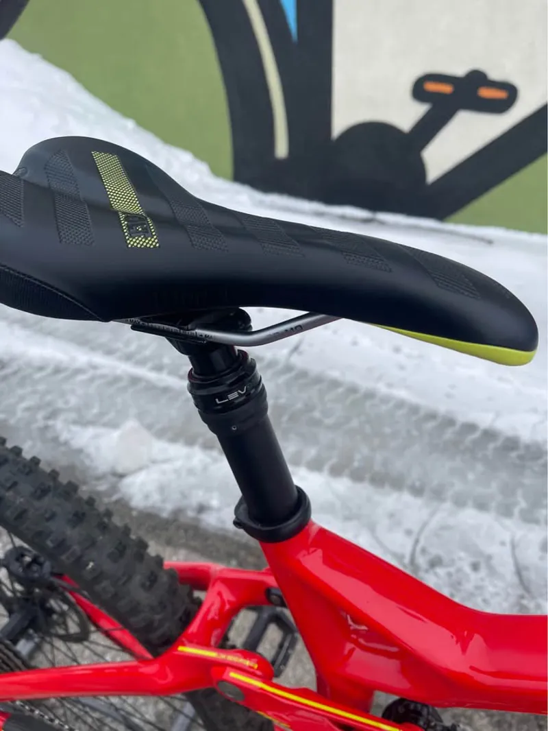 2017 Felt Decree Size M-4