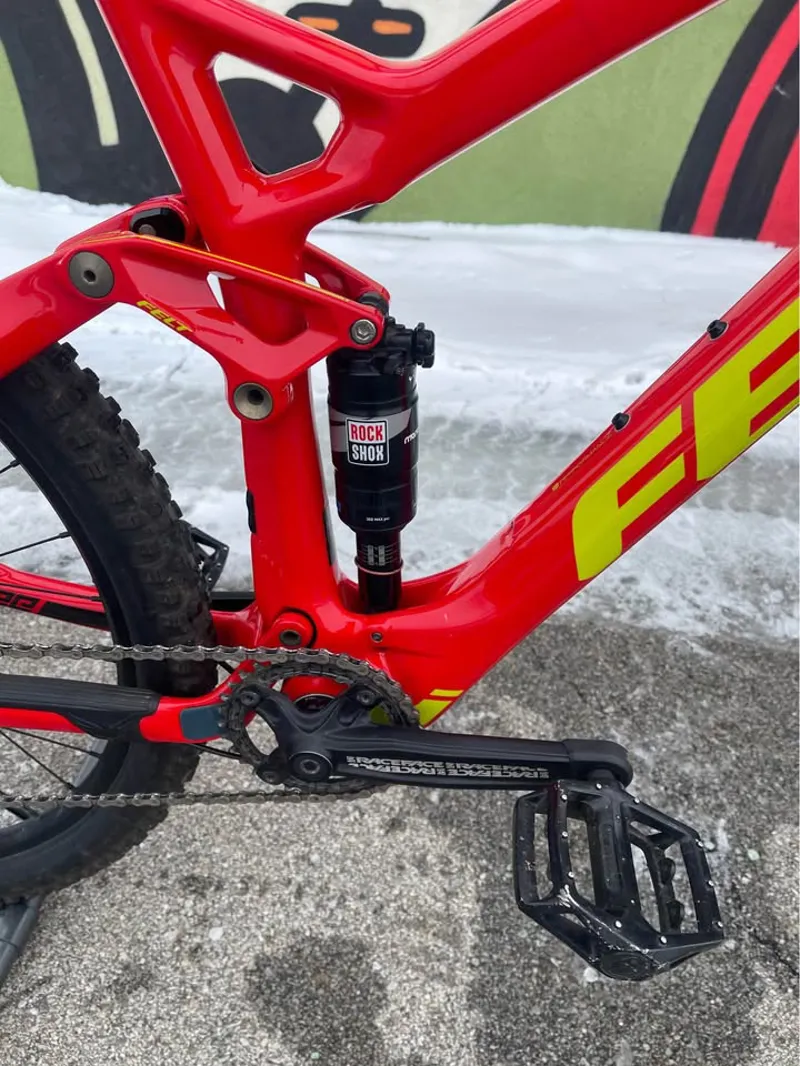 2017 Felt Decree Size M-6