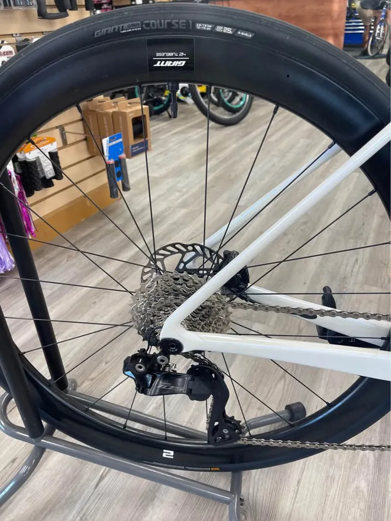 Custom TCR Advanced - Di2 105 plus Carbon Wheels - 52cm - S-4