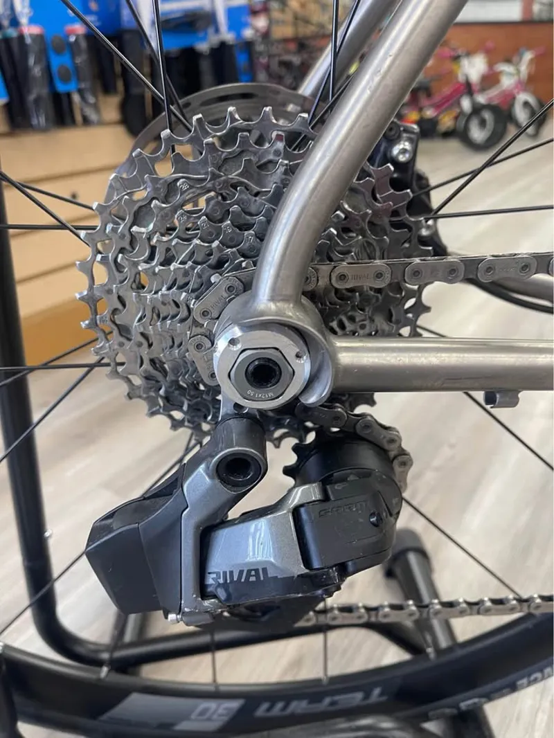 2023 Lynskey R300 Titanium Road bike - LARGE-4