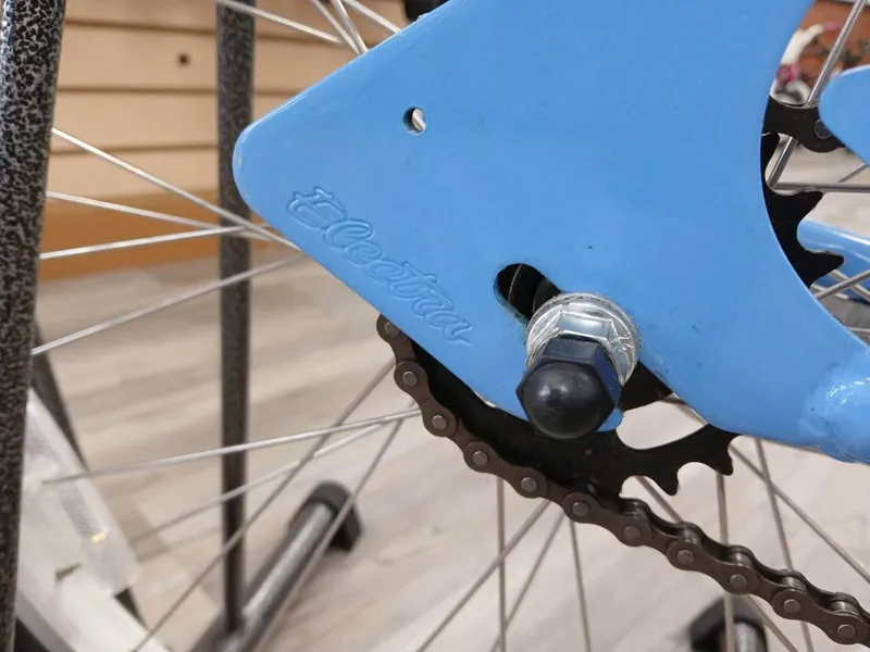 Electra Single Speed Cruiser 1-2