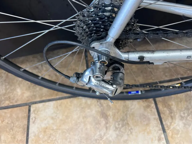 Trek 5200 OCLV Carbon Road Bike - 60cm - Ultegra Equipped - PreOwned-1