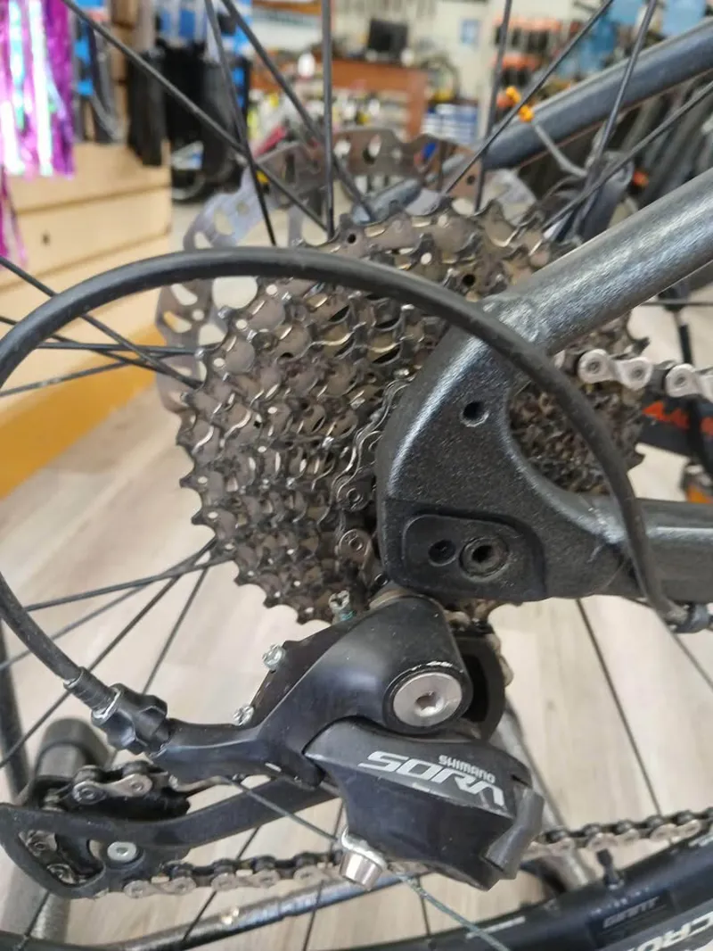 Pre-Owned - Giant Revolt 2 Med-6