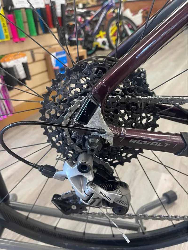 Giant Revolt Advanced 1 - L-7