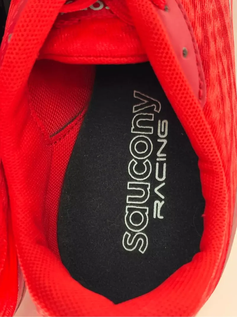 Saucony Racing - Vendetta Shoes - Women in Red/Blue-7