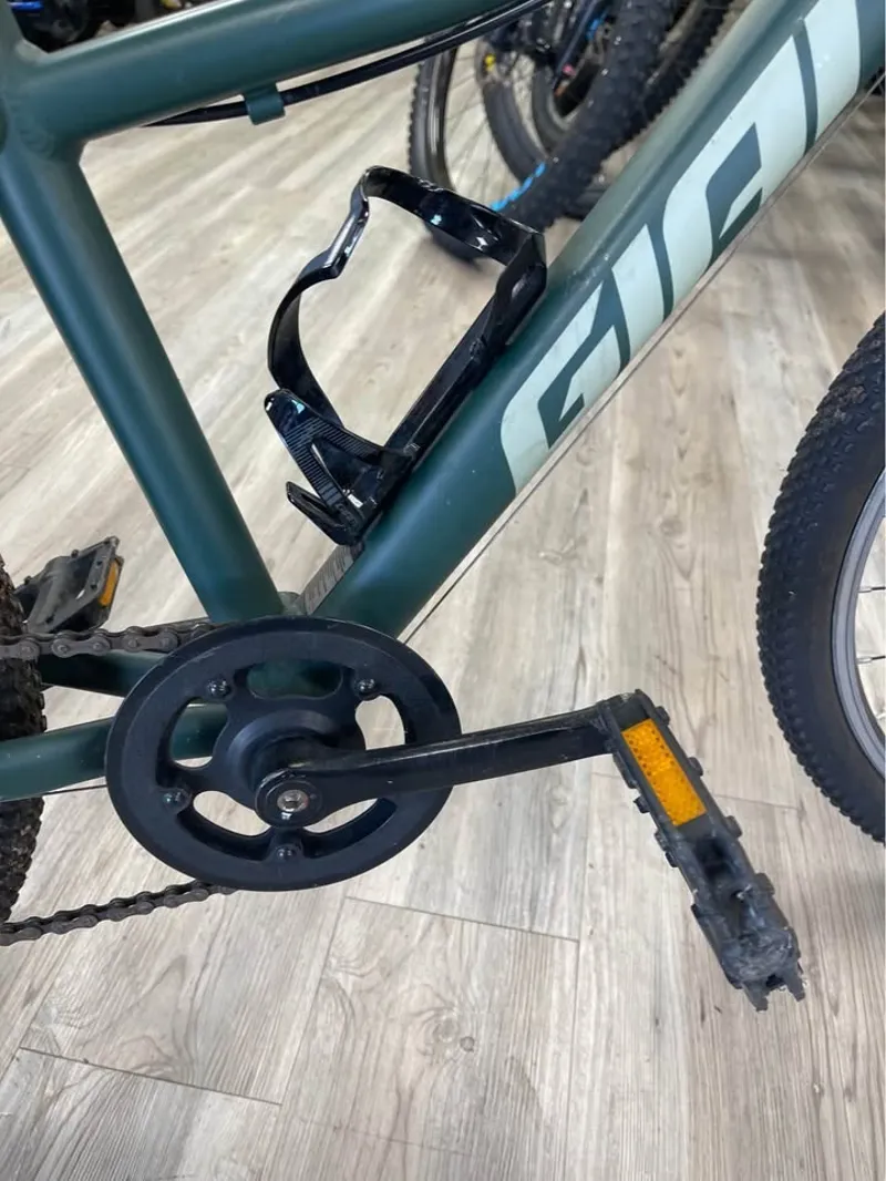 Giant XTC 24 Mountain Bike in Green-2