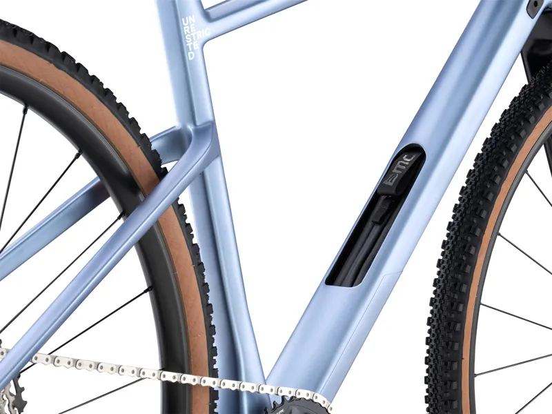 BMC URS ONE Gravel Bike L in Metallic Blue/White/Black-12