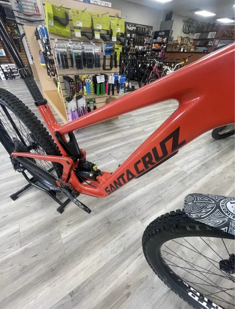 Santa Cruz Hightower R Carbon C Full Suspension Bike - Large-1