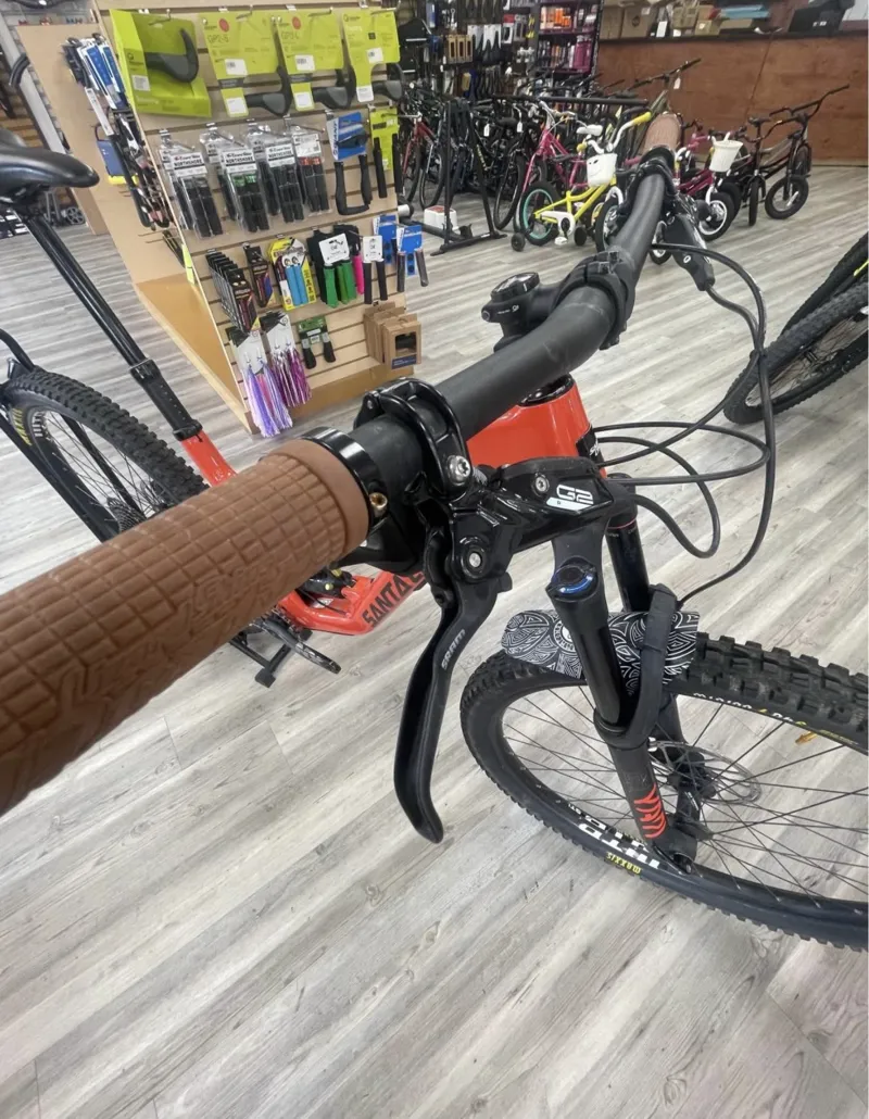 Santa Cruz Hightower R Carbon C Full Suspension Bike - Large-2