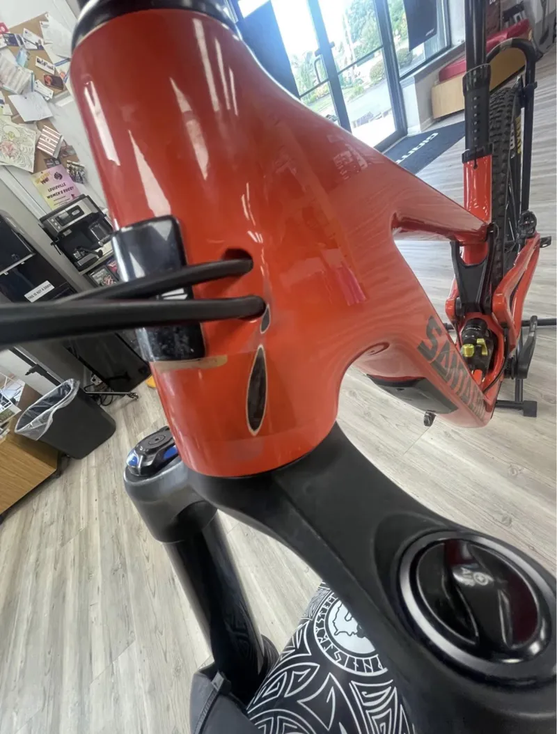 Santa Cruz Hightower R Carbon C Full Suspension Bike - Large-4