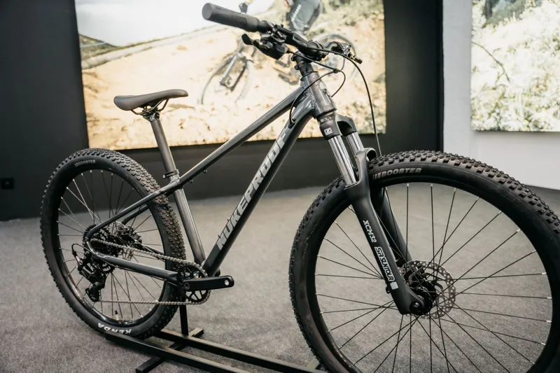 Nukeproof Tracker 29 Sport Mountain Bike Medium in Black-2