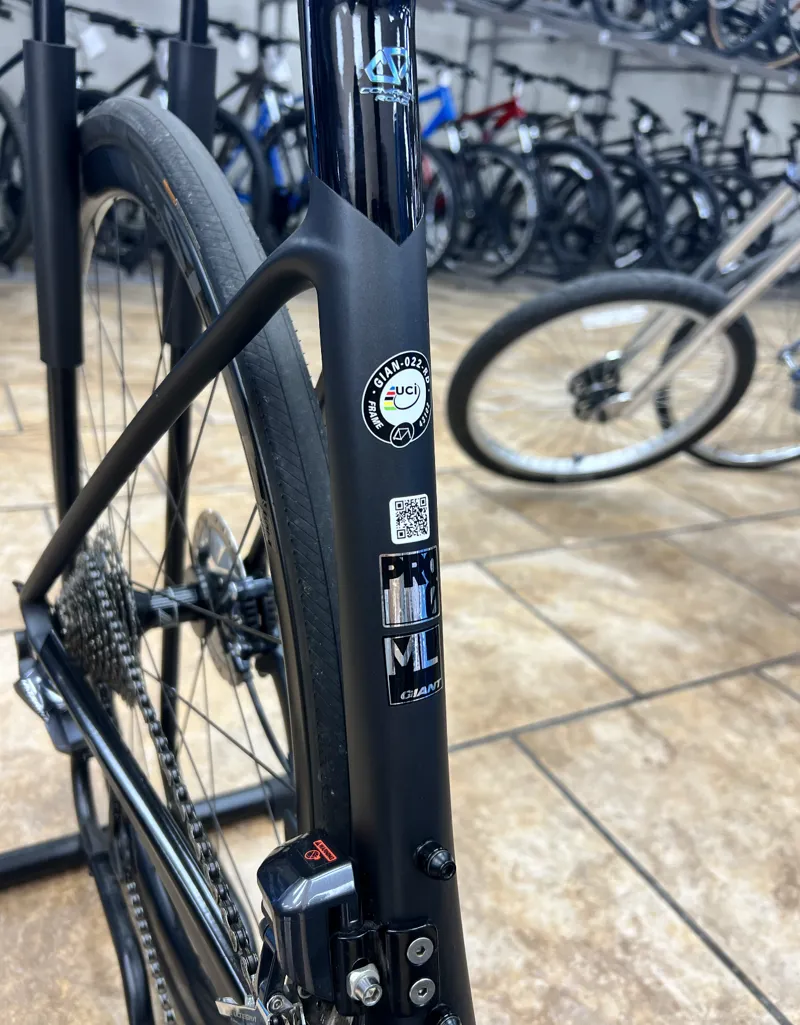 Giant Defy Advanced Pro O DI2 - ML / Black  -1