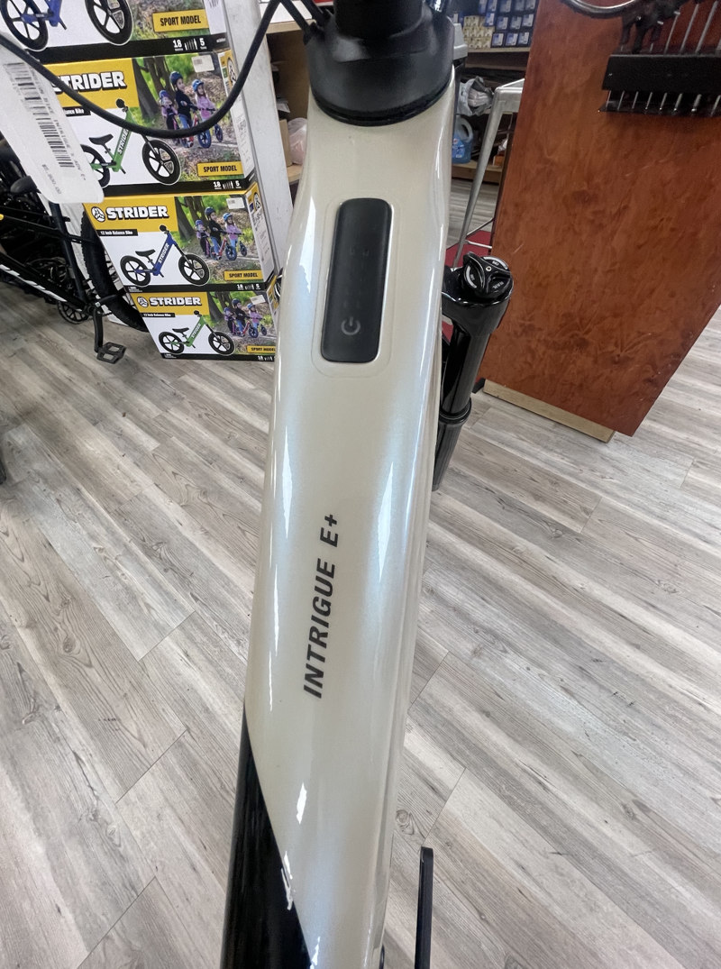 Intrigue X Advanced E+ Elite 3 - Shoreline-Pearl White - Medium-4