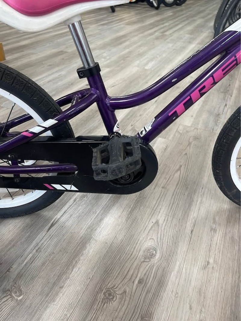 Pre-Owned Trek Precaliber 16 Kids Bike in Purple-2