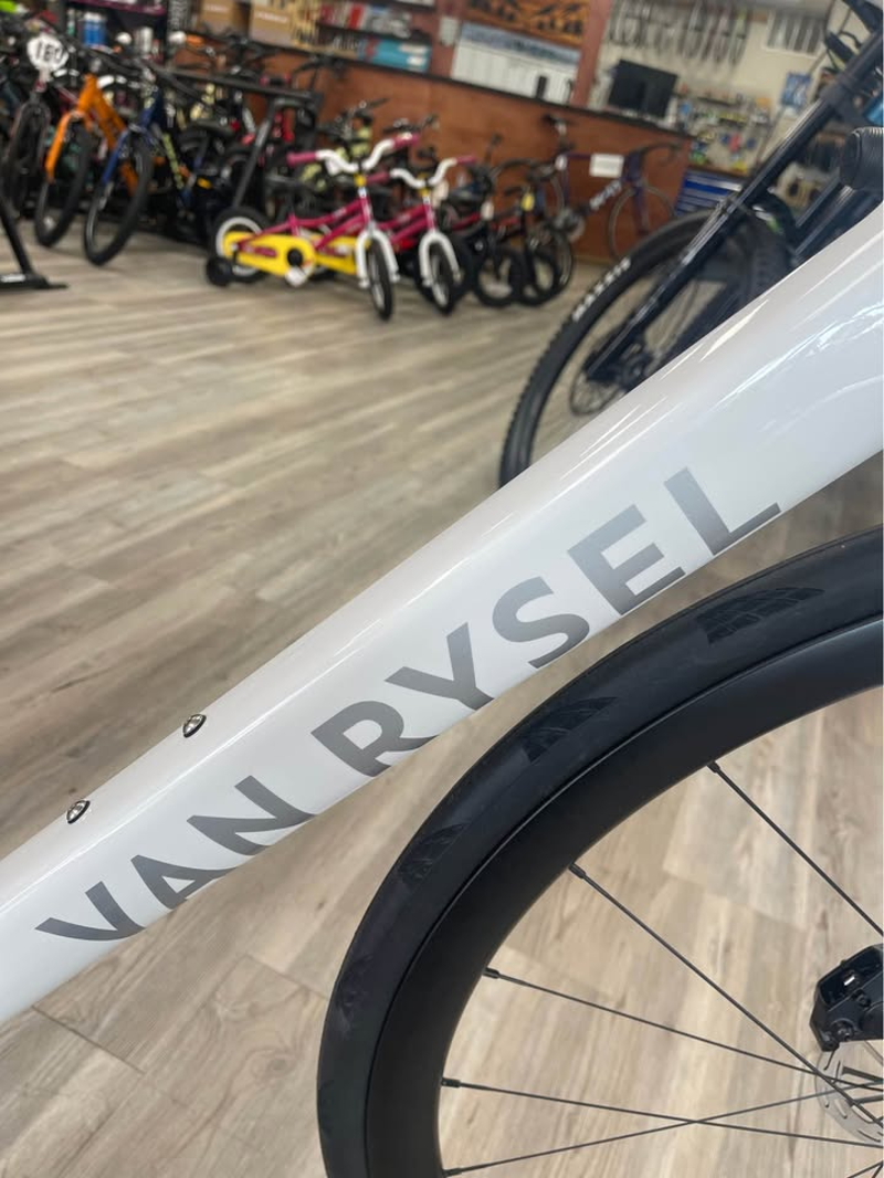 Van Rysel RCR R Rival AXS Medium in White-6