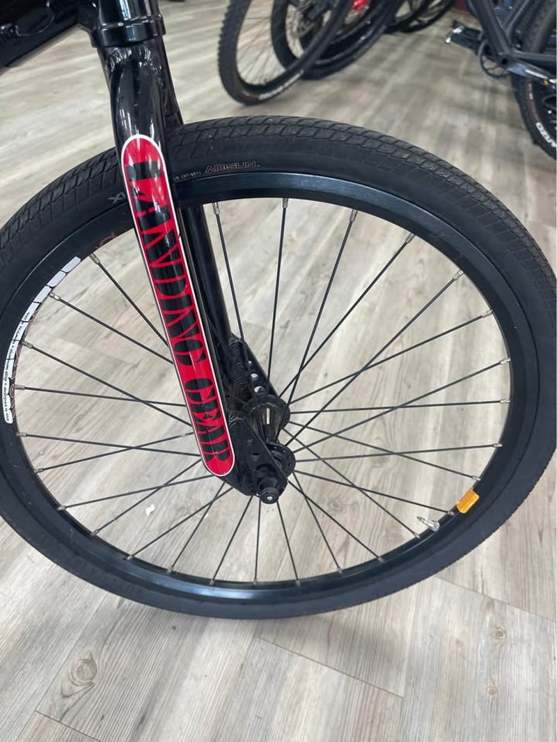 SE Racing BMX Bike in Black/Red-3