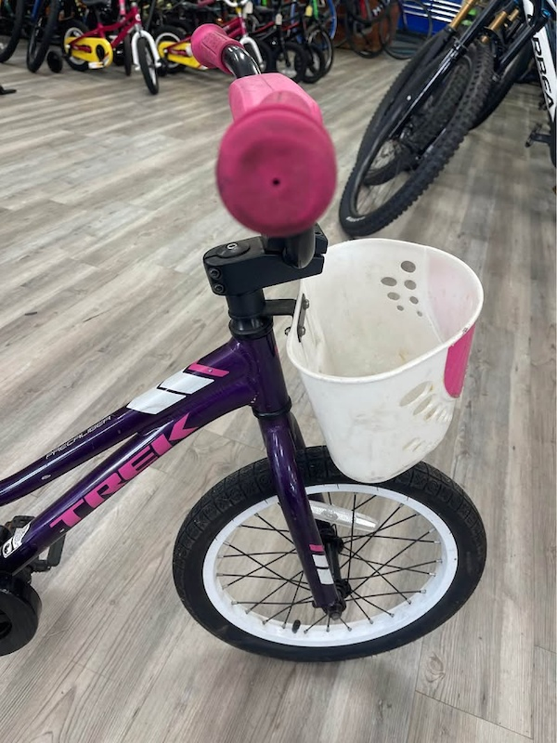 Pre-Owned Trek Precaliber 16 Kids Bike in Purple-4