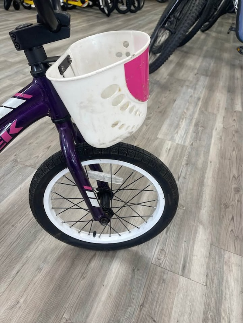 Pre-Owned Trek Precaliber 16 Kids Bike in Purple-5