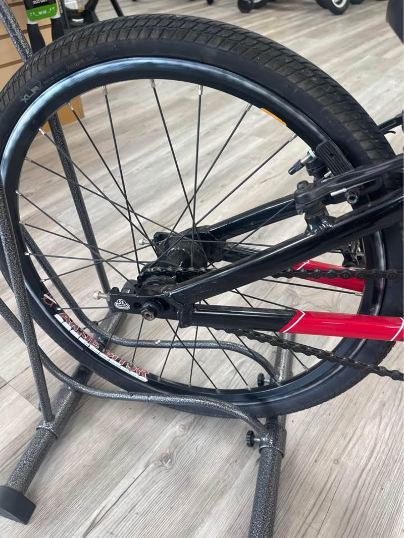 SE Racing BMX Bike in Black/Red-2
