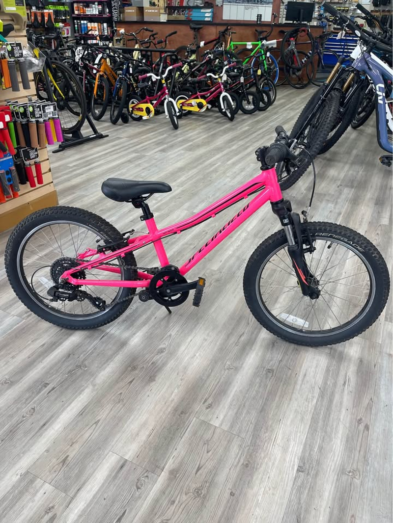 Pre-Owned Specialized Hot Rock 20 in Pink