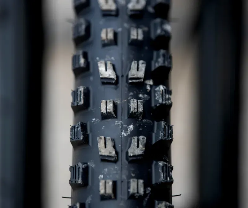 Vittoria Martello Tire - 27.5 X 2.4 Tubeless 2PLY Folding Black Enduro 4C G2. 0 Black 27.5 x 2.4-2